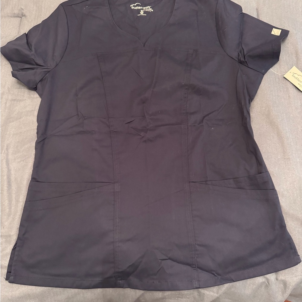 Butter Short Sleeve V-Neck Scrub Top in Navy